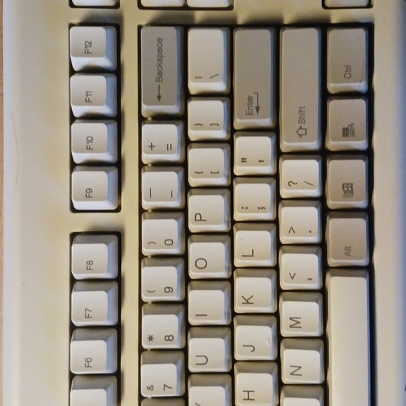 Wyse Technology 901861-26 Model KB-3923 PS/2 Corded Terminal Keyboard - Picture 6 of 7